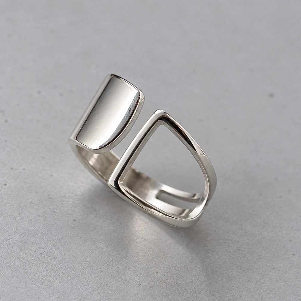 Blanka – Justerbar ring med unik ihålig design