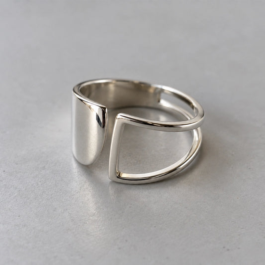 Blanka – Justerbar ring med unik ihålig design