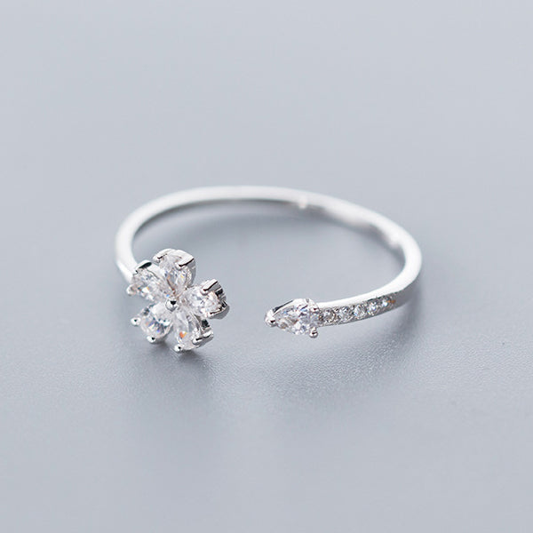 Blomstra - Justerbar ring med liten blomma