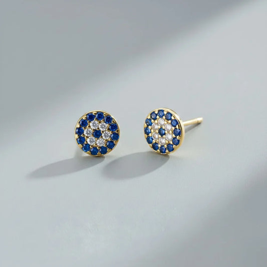 Guldtonade runda studs med blå och klara stenar i koncentriska rader från blue eyes
