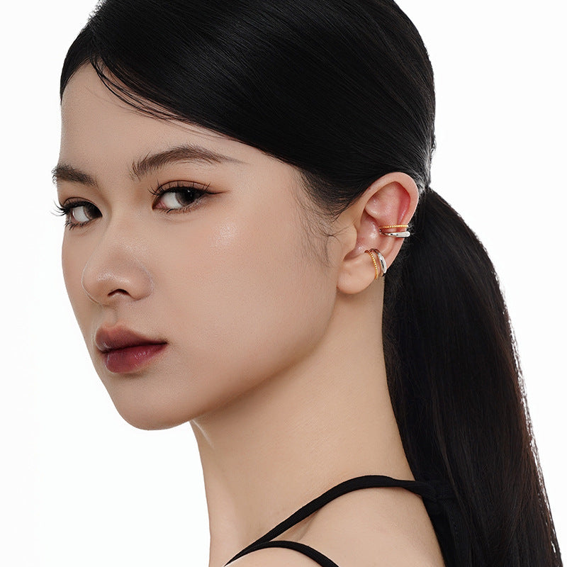 Brynja - Stilfull earcuff med gulddetaljer