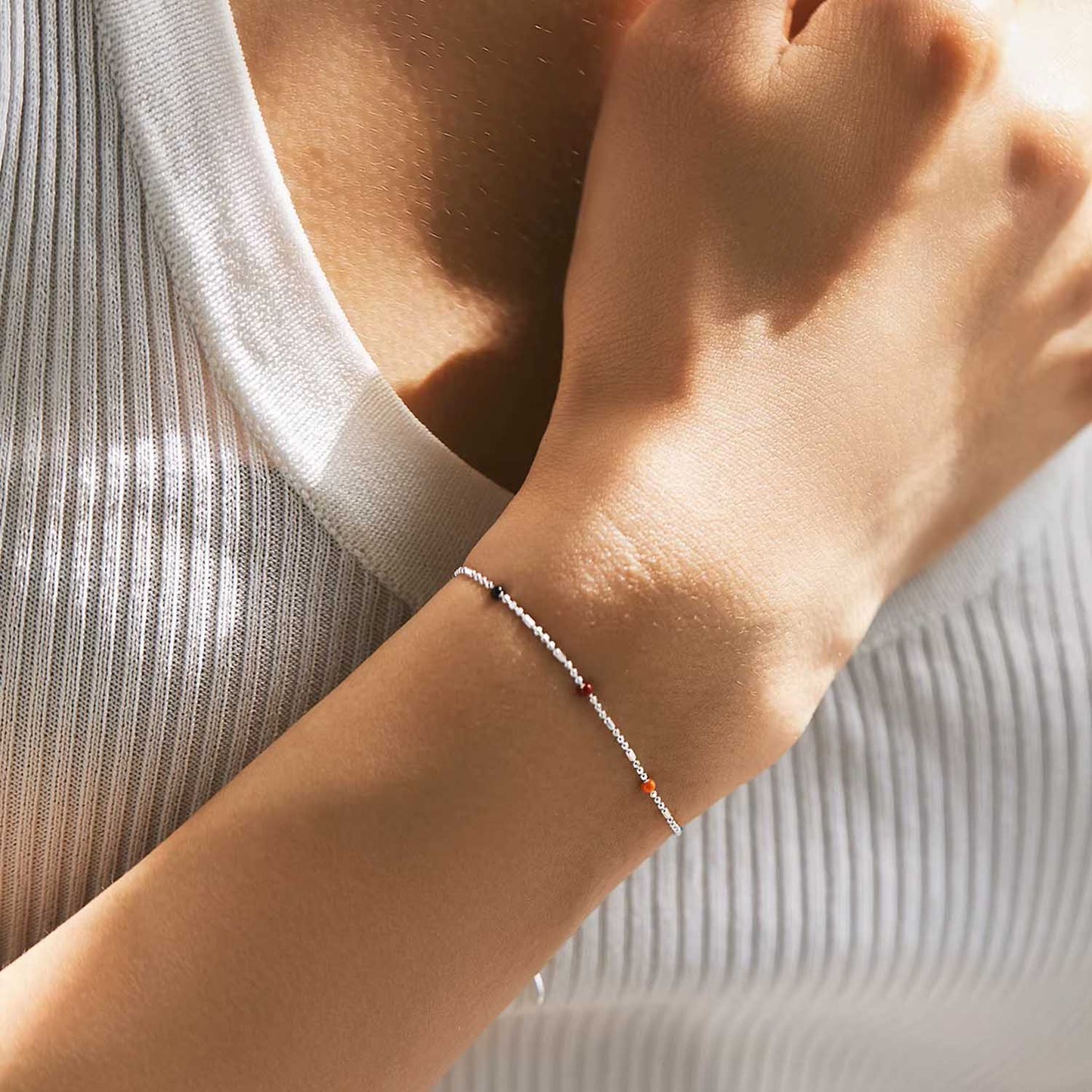 Capri - Armband med färgade pärldetaljer