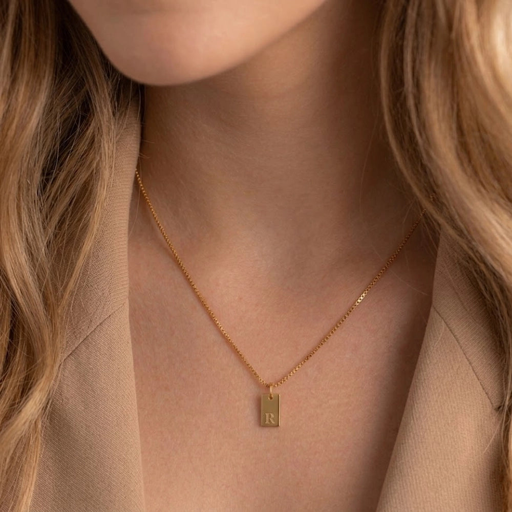 Carved Letter – Halsband med bokstavsbricka