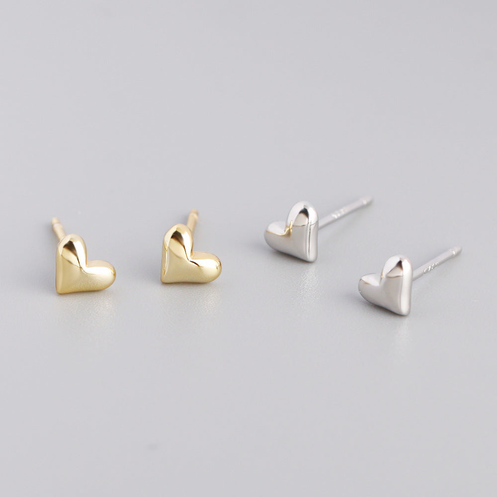 Mini Charm - Små studs med hjärtmotiv