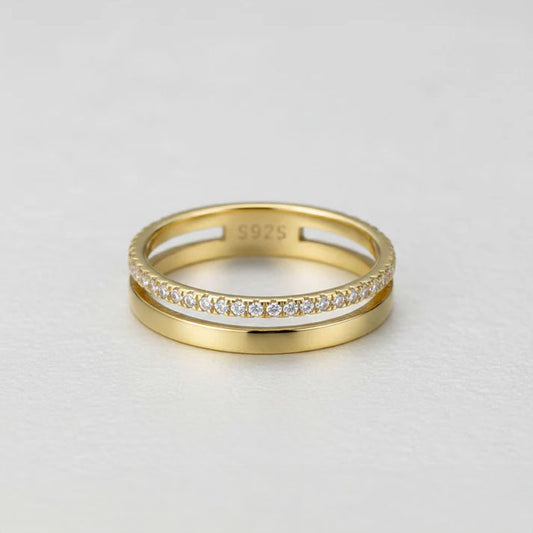 Dotted Diamond - Dubbeldesignad ring med stenar