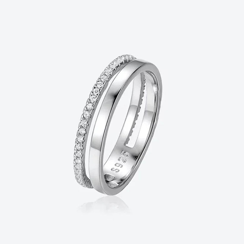 Dotted Diamond - Dubbeldesignad ring med stenar