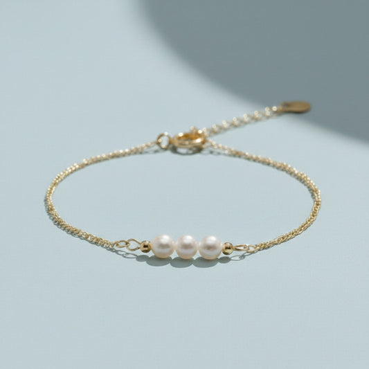 Eira - Armband med tvinnad kedja och pärlor