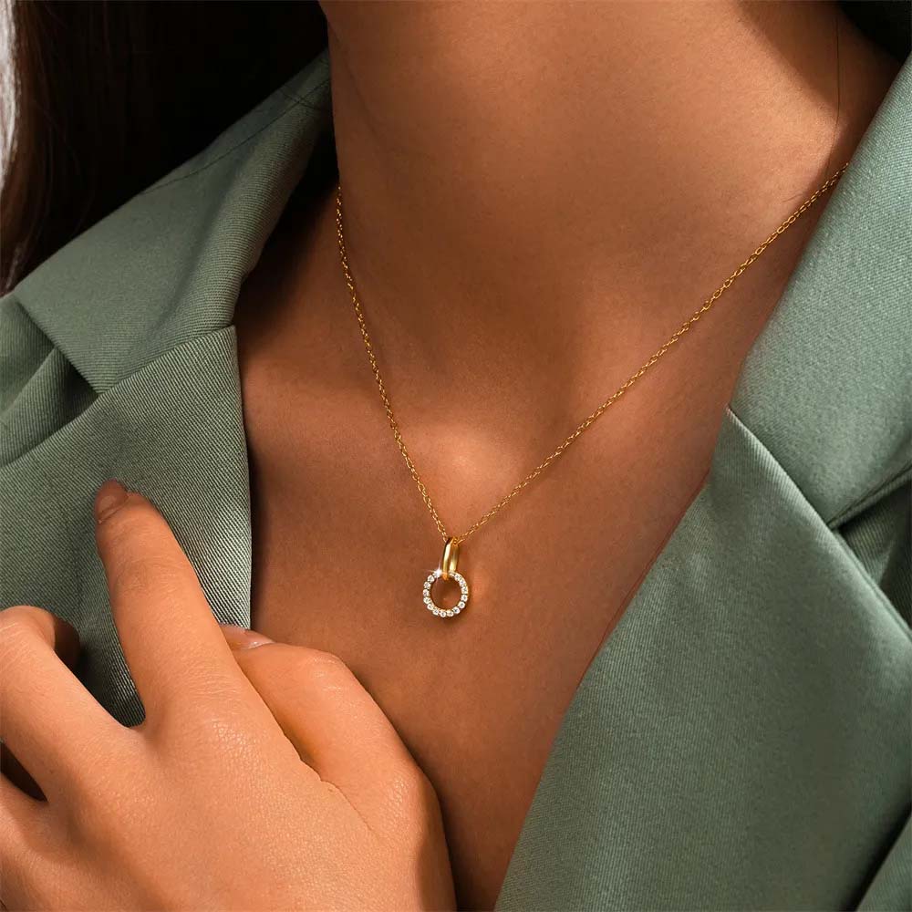 Elowen – Halsband med cirkelberlock