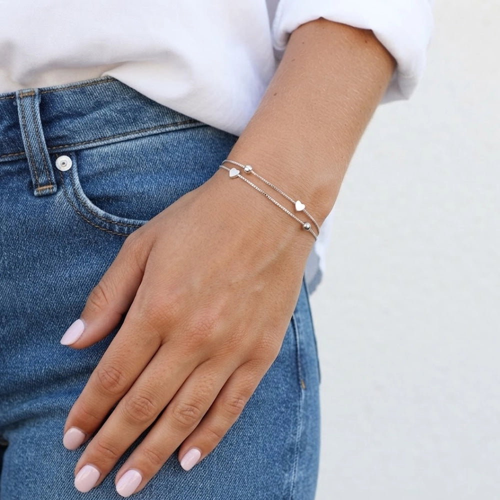 Evelyn – Armband med dubbla kedjor och små hjärtan