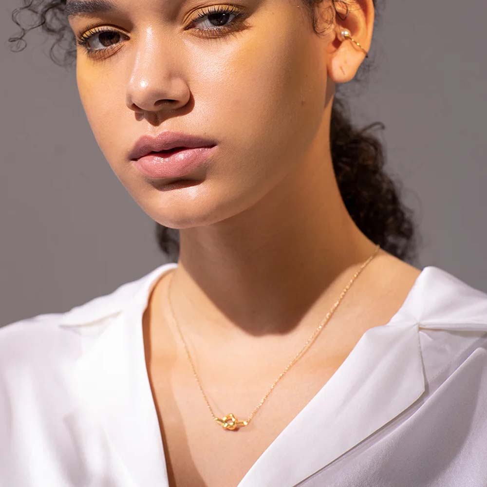 Everlink – Stilrent halsband med knutdetalj