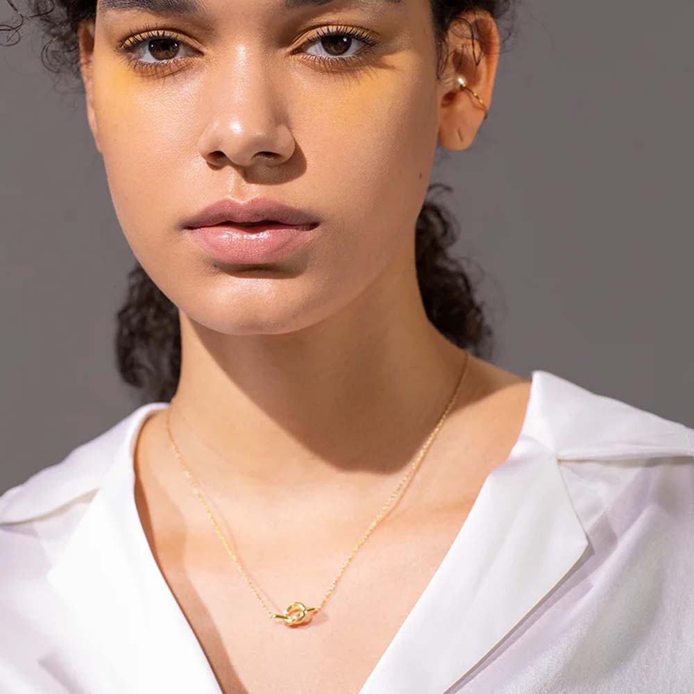 Everlink – Stilrent halsband med knutdetalj