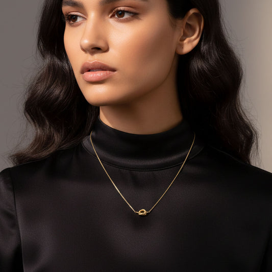 Everlink – Stilrent halsband med knutdetalj