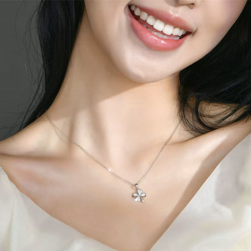 Felice - Halsband med skimrande fyrklöver