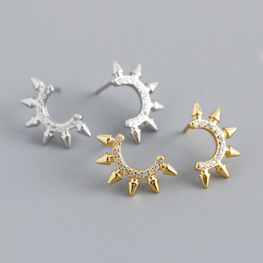 Fierce Flair - Kaxiga studs med punkdesign