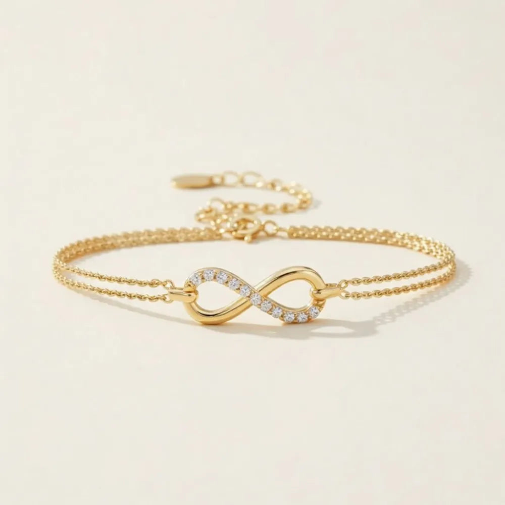 Forever armband med guld infinitysymbol prydd med klara cubic zirconia stenar längs kurvan