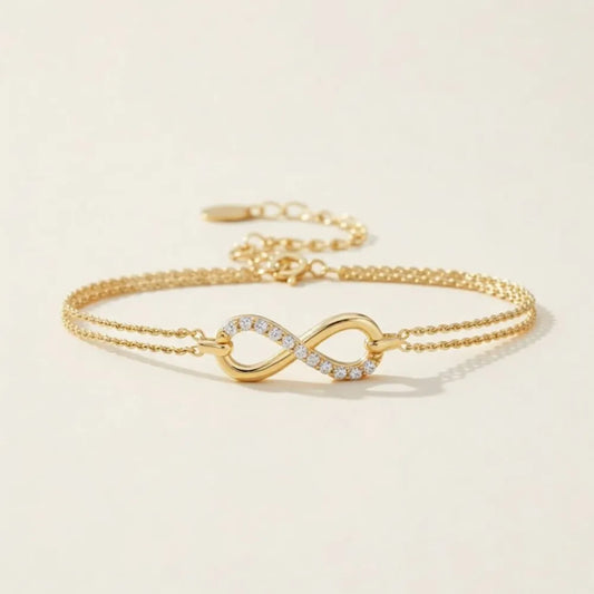 Forever armband med guld infinitysymbol prydd med klara cubic zirconia stenar längs kurvan