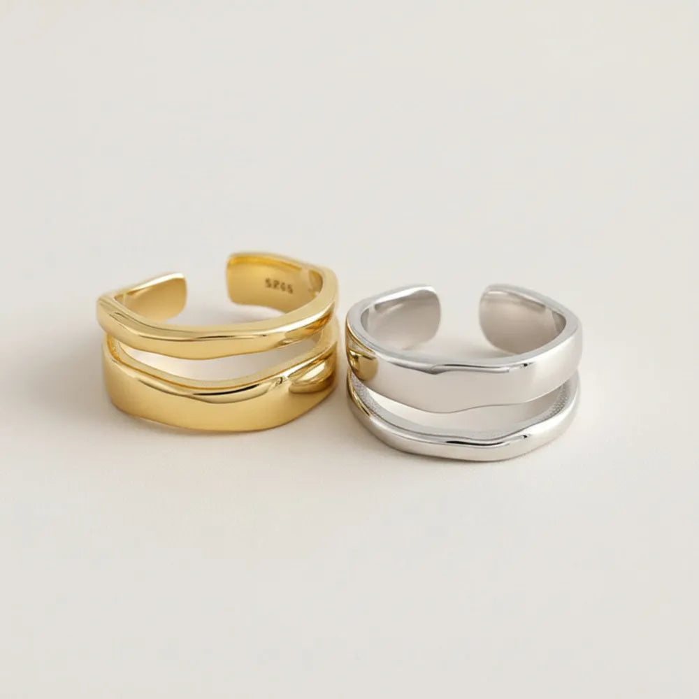 Freja justerbar ring med dubbla banor i polerad guld och sterlingsilver med minimalistisk öppen tå-design