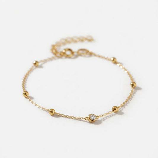 Linnea - Armband med tunn kedja och fina detaljer
