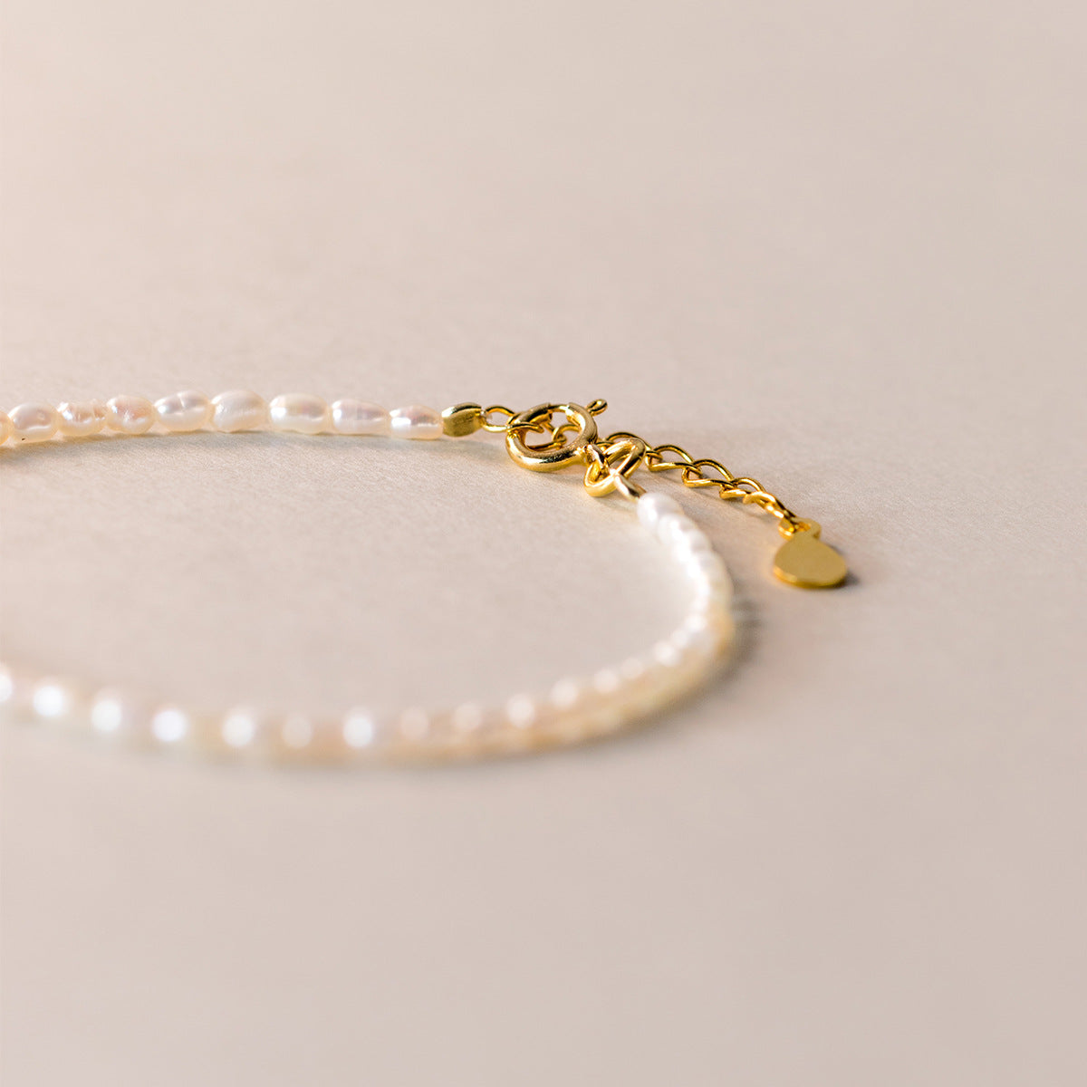 Hedda - Armband med kedja av pärlor