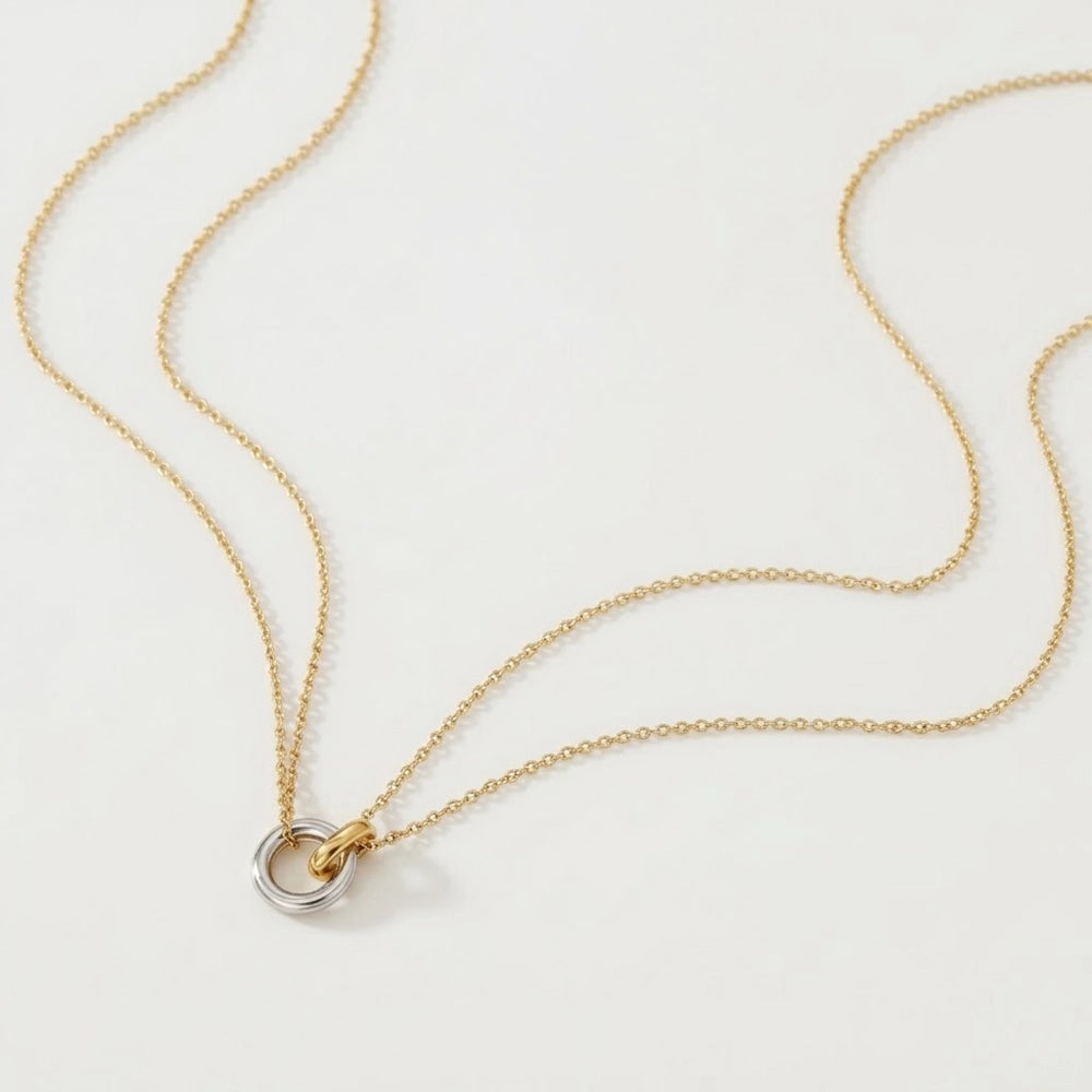 Isadora - Halsband med dubbla kedjor och sammanlänkat hängsmycke
