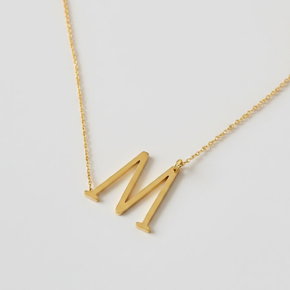 Juno - Halsband med stor bokstav