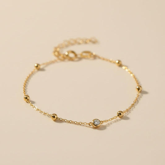 Linnea - Armband med tunn kedja och fina detaljer