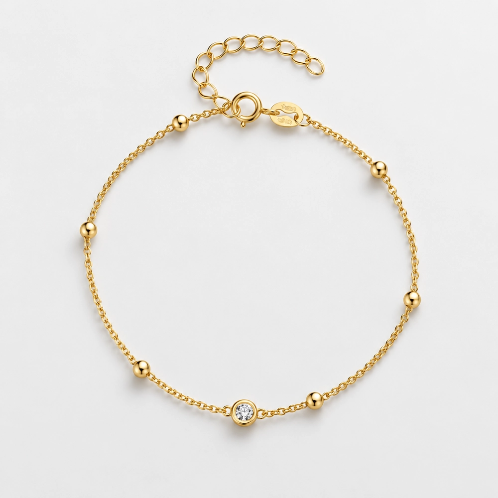 Linnea – Armband med tunn kedja och fina detaljer