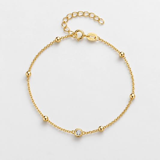 Linnea – Armband med tunn kedja och fina detaljer