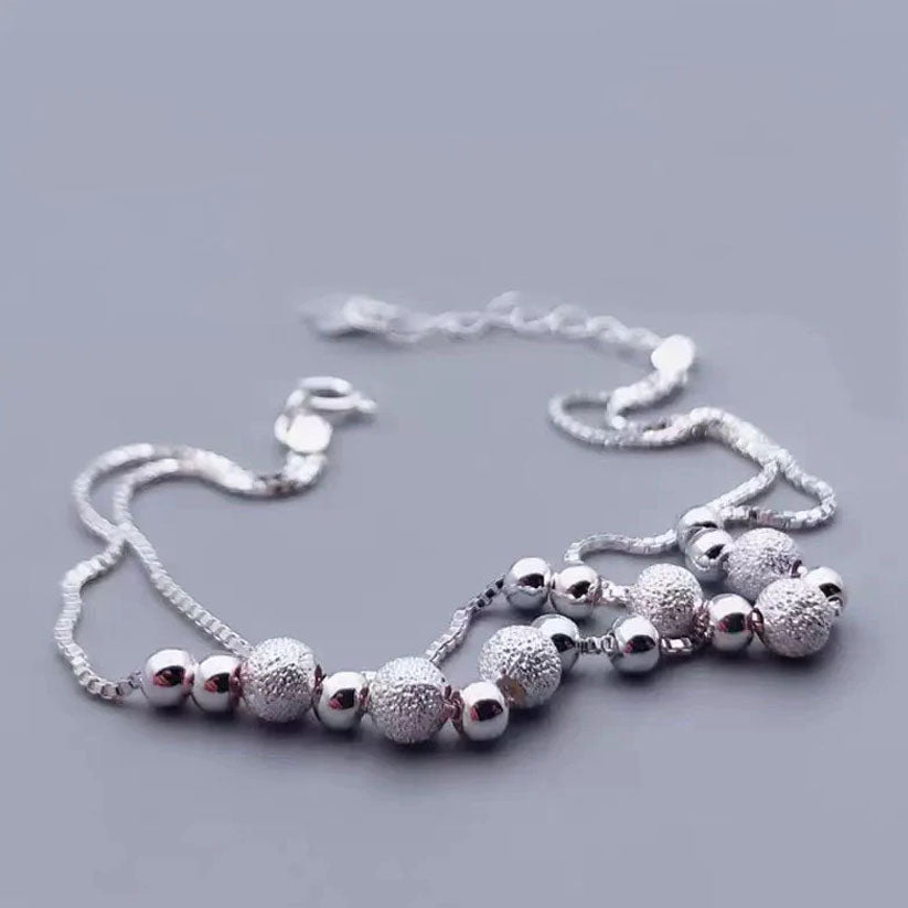 Lizzie - Armband med dubbla kedjor och kulor i olika storlekar