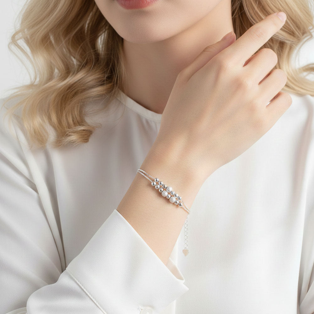 Lizzie - Armband med dubbla kedjor och dekorativa kulor