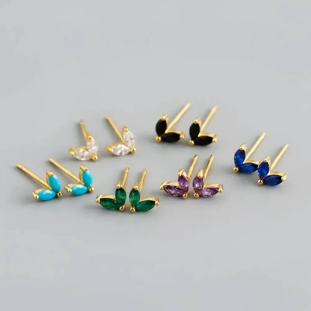 Lovebirds butterfly formade små studs i guldton med färgglada markisformade stenar