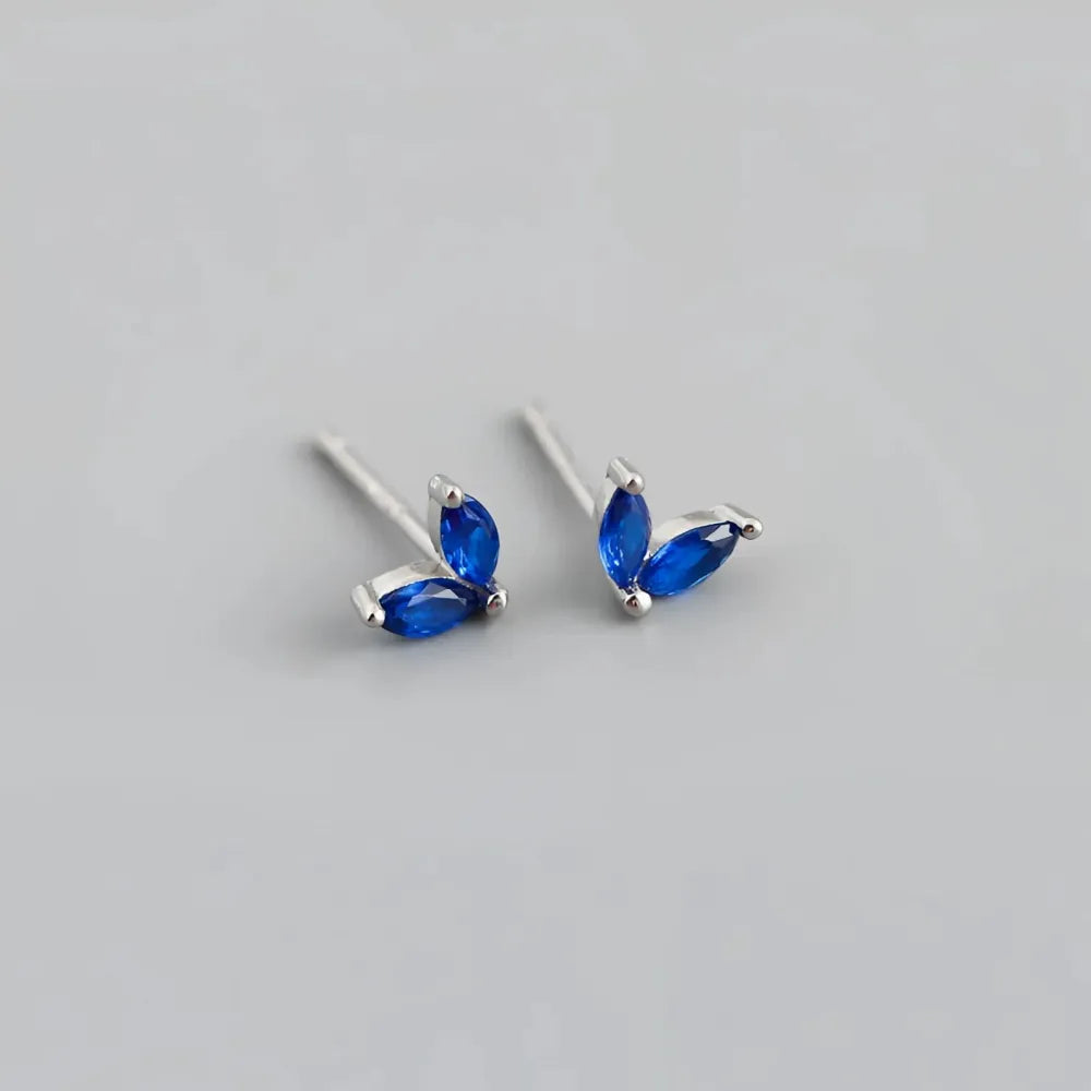 Silverfärgade lovebirds små studs med tre blå marquisformade stenar i butterfly-design