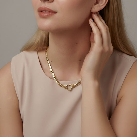 Lovis - halsband i grövre kedja och hjärta