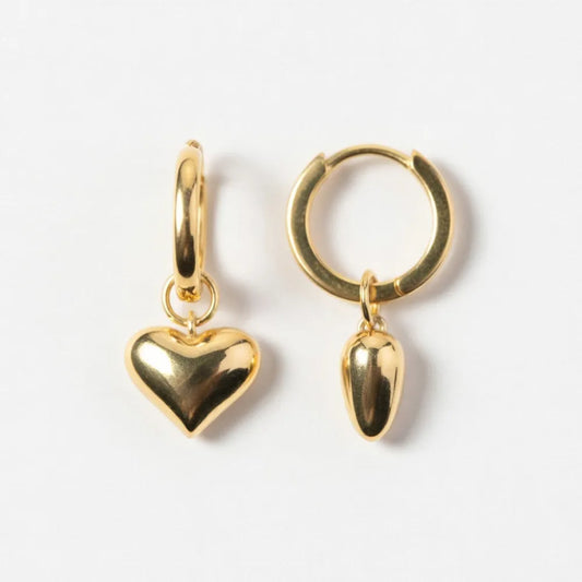 Luvina hoops med klassiskt hjärta i guldformade hjärtörhängen med polerad metallfinish