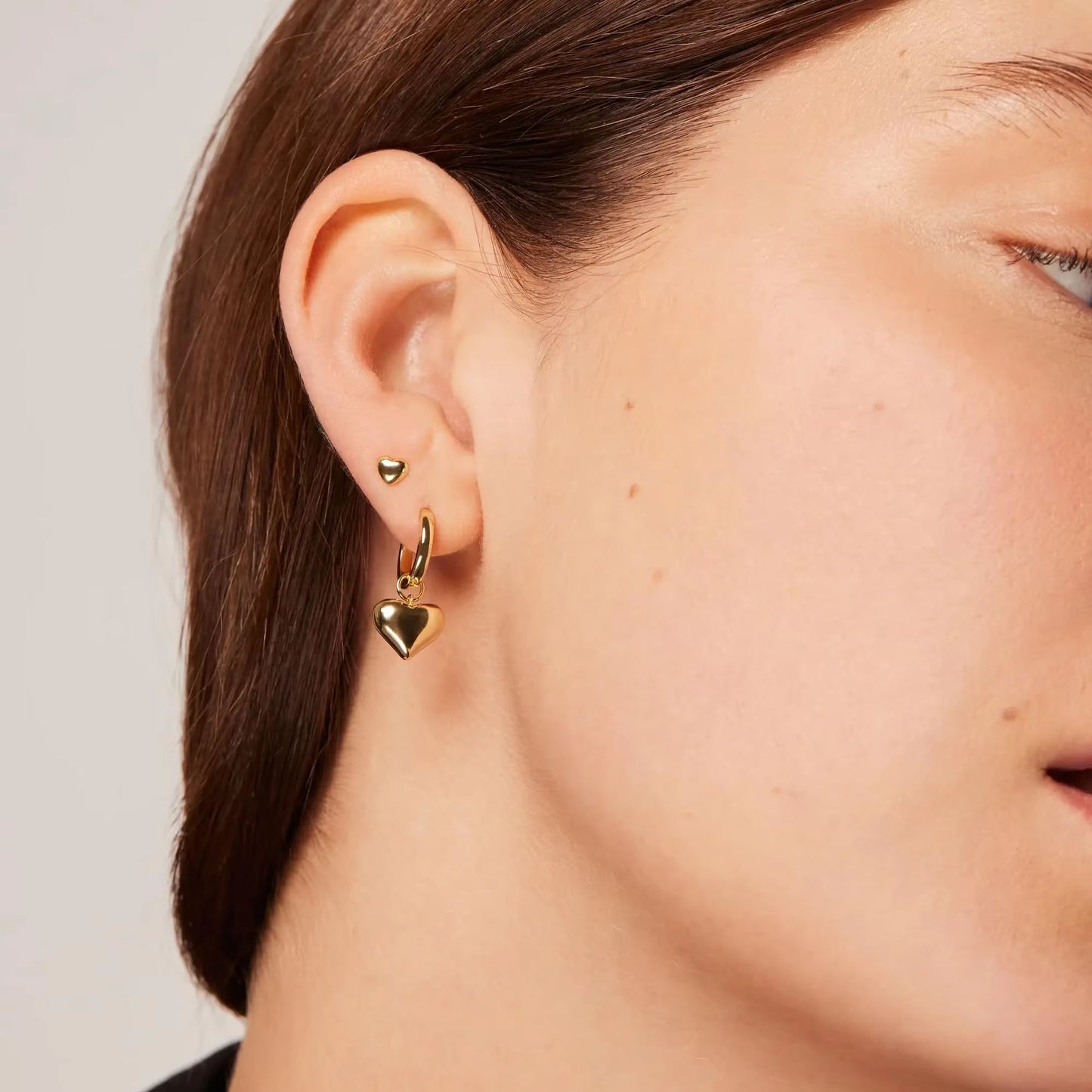 Mini Charm - Små studs med hjärtmotiv