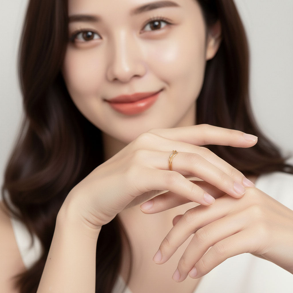 Marilyn - Justerbar ring med V-form