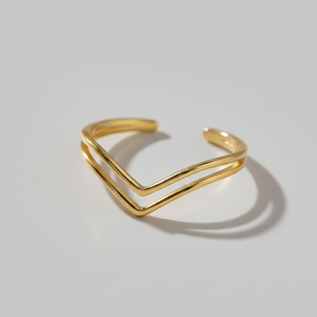 Marilyn - Justerbar ring med V-form