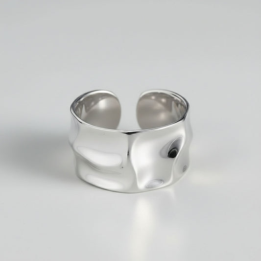 Millie - Justerbar ring med hamrad yta