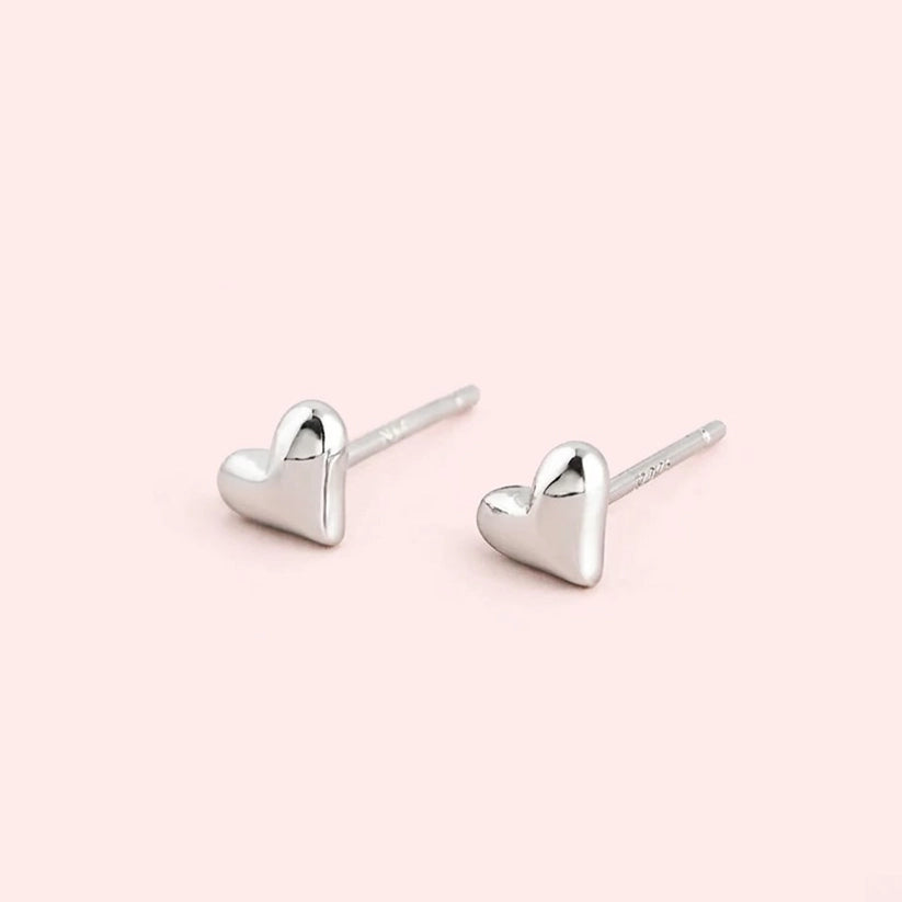 Mini Charm - Små studs med hjärtmotiv