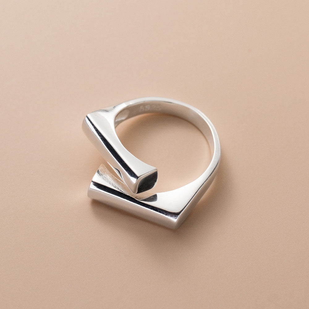 Modest - Justerbar ring med modern design