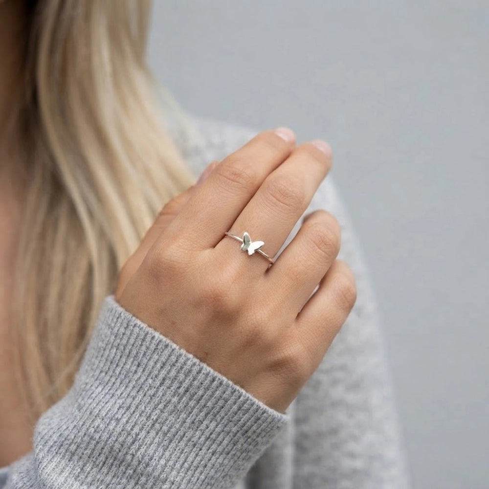 Nelia – Justerbar ring med fjäril