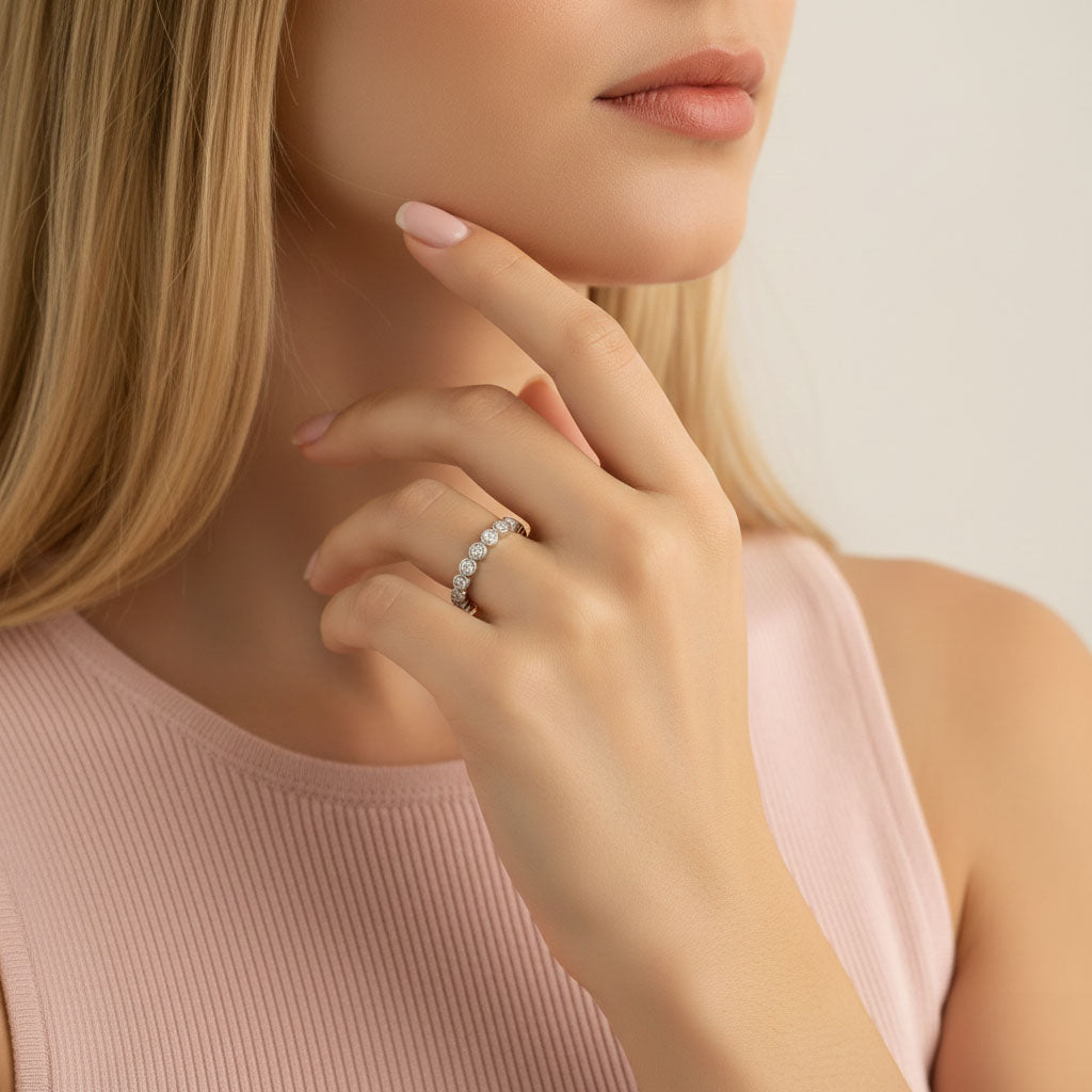 Noctina – Ring med infattade zirkoner