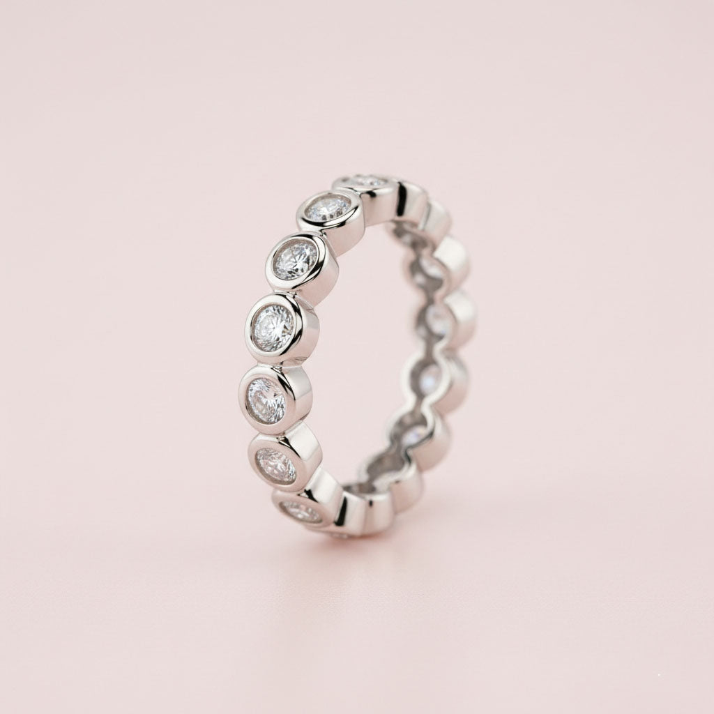 Noctina – Ring med infattade zirkoner