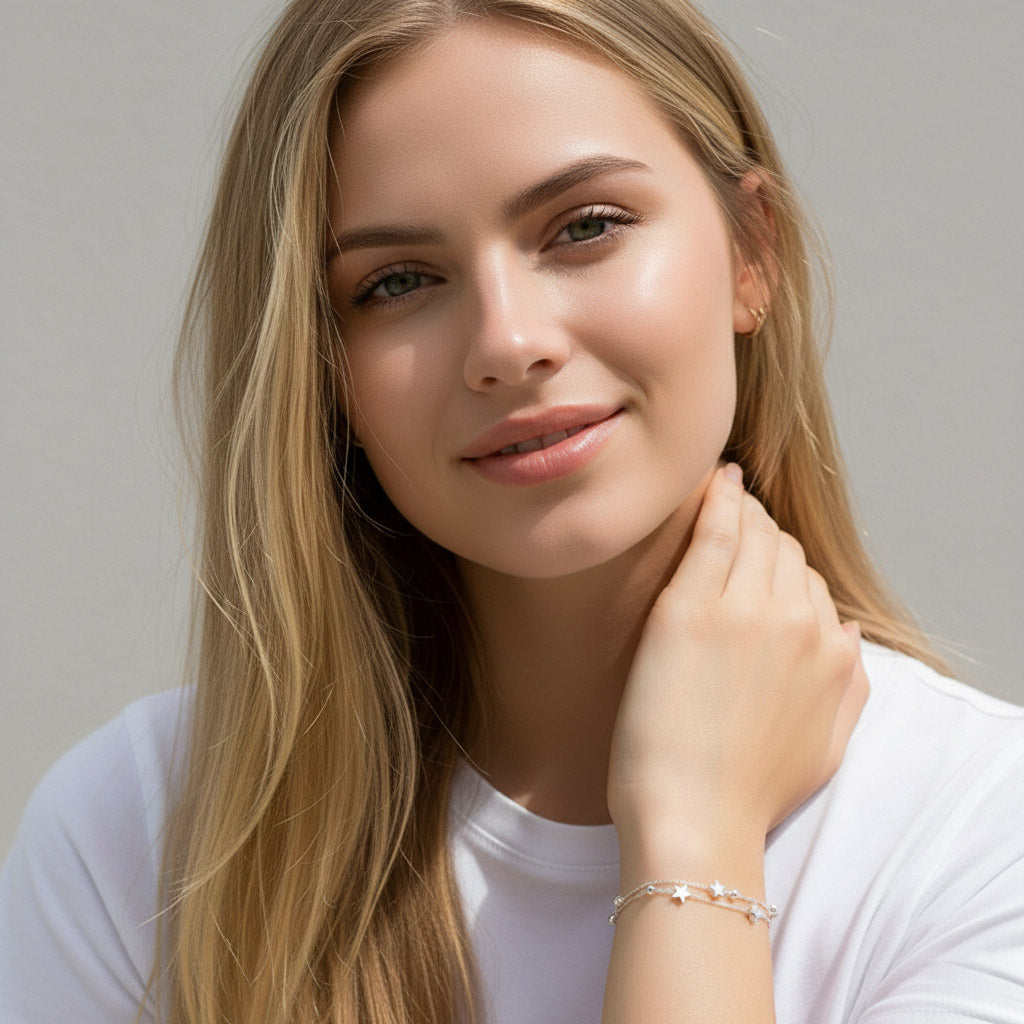 Nova - Armband med dubbla kedjor och kosmiskt motiv