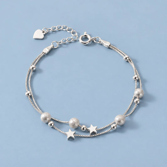 Nova – Armband med dubbla kedjor och kosmiskt motiv