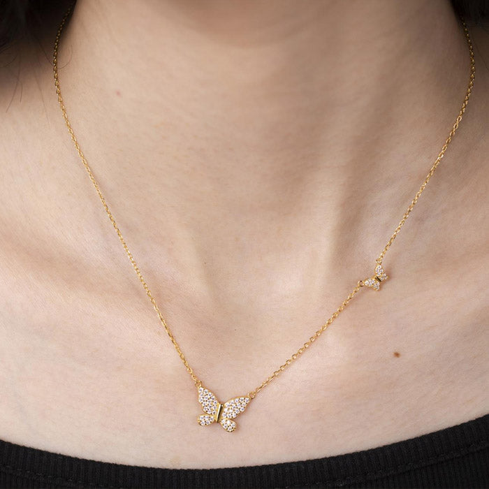 Pandora - Halsband med fjärilshängsmycke