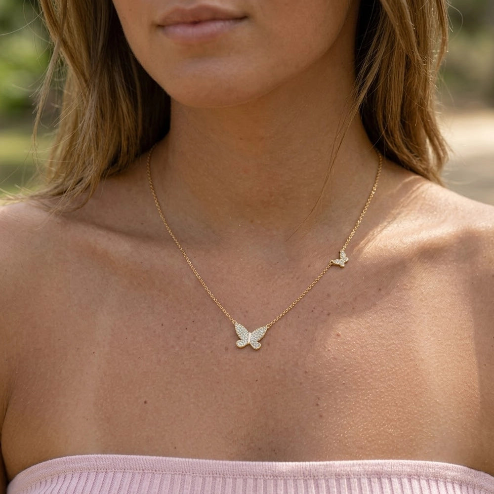 Pandora – Halsband med fjärilshängsmycke