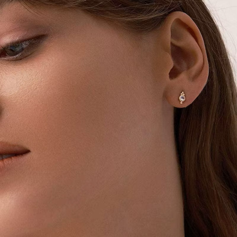 Pebble Spark - Studs med bezelinfattad sten