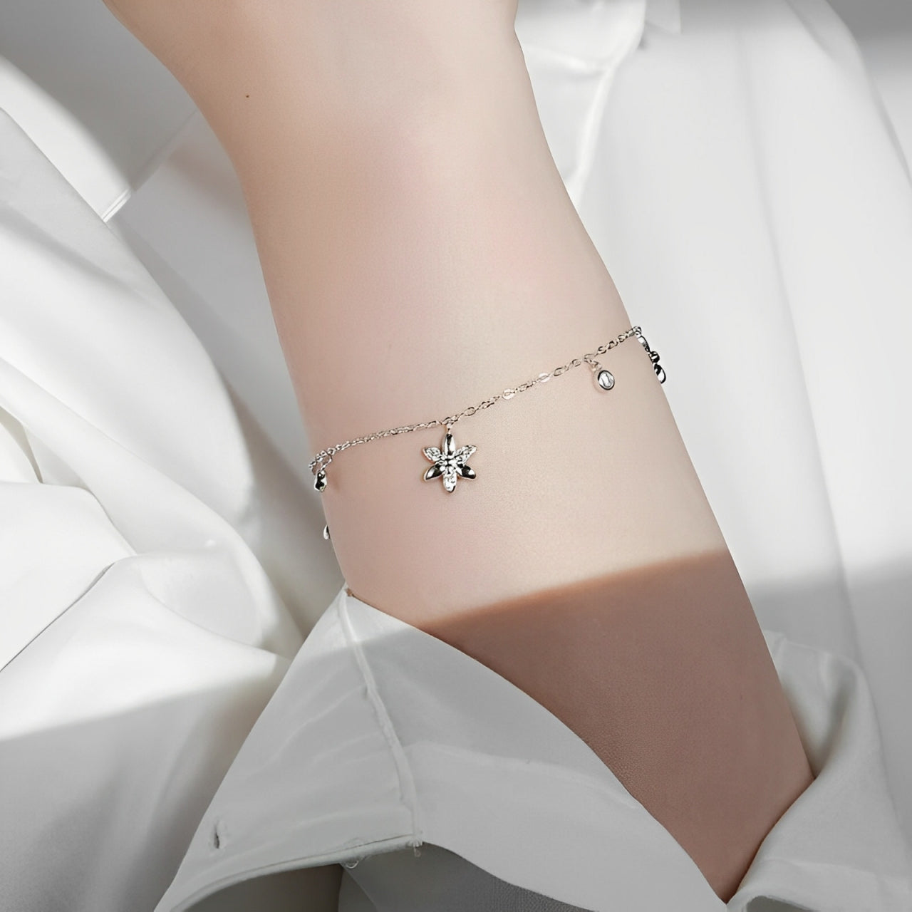 Petal - Armband med moissanite och blommor