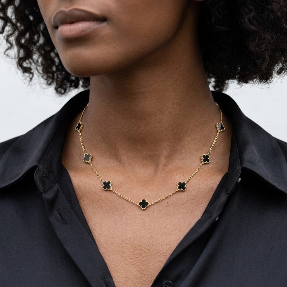 Raven – Halsband med fyrklöverdetaljer och svart onyx